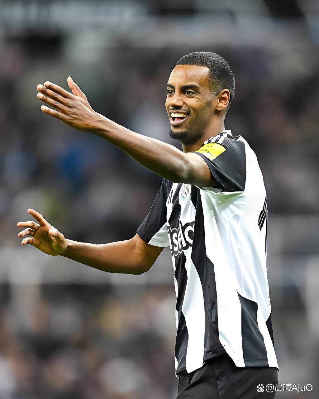 九游网页版入口-关于利物浦训练开放日，转会期主帅复盘引欢呼，亚冠在即，训练强度明显提升的信息