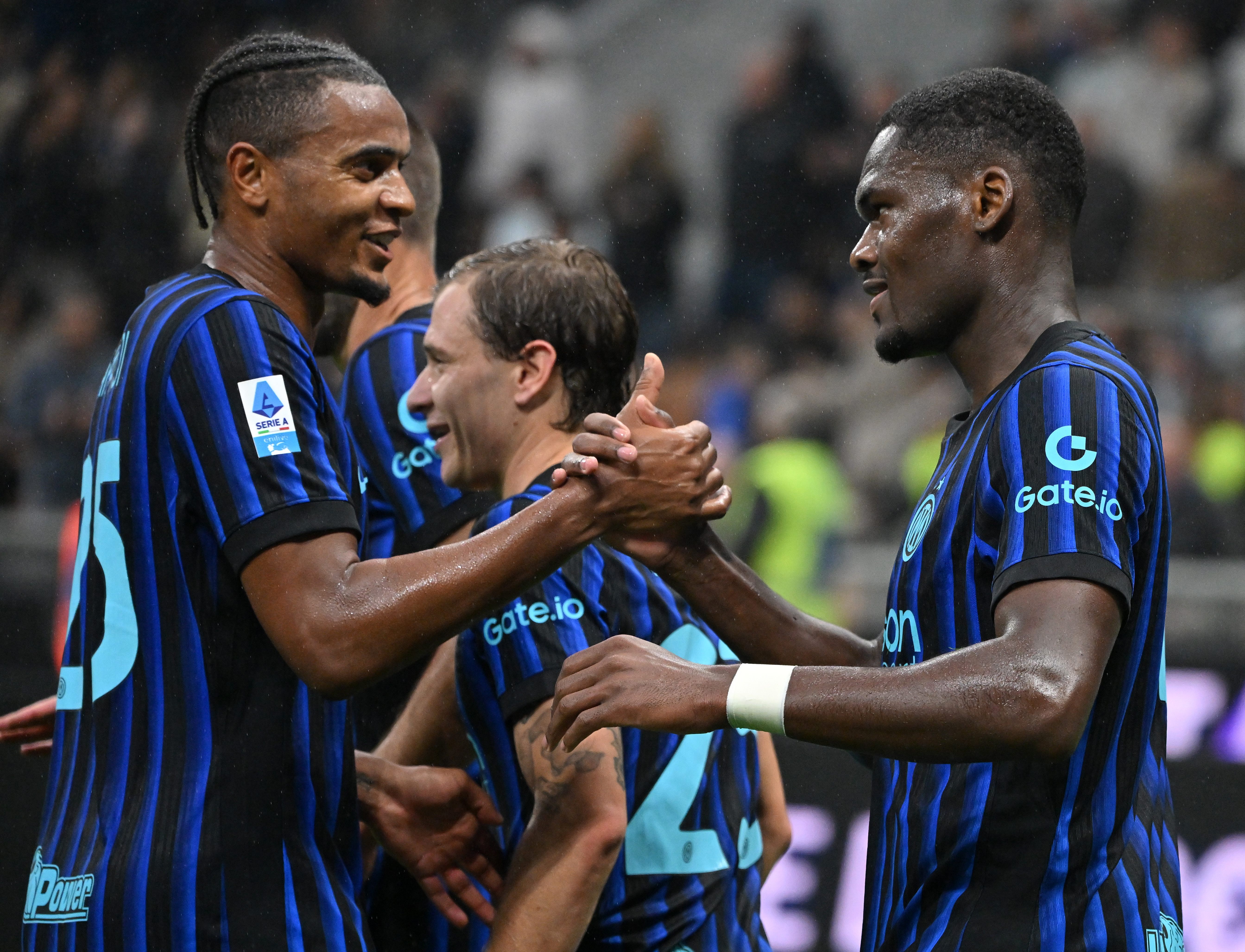 九游娱乐中心-包含国际米兰训练开放日，今晚回应争议引欢呼，意甲在即，轮换策略成焦点的词条