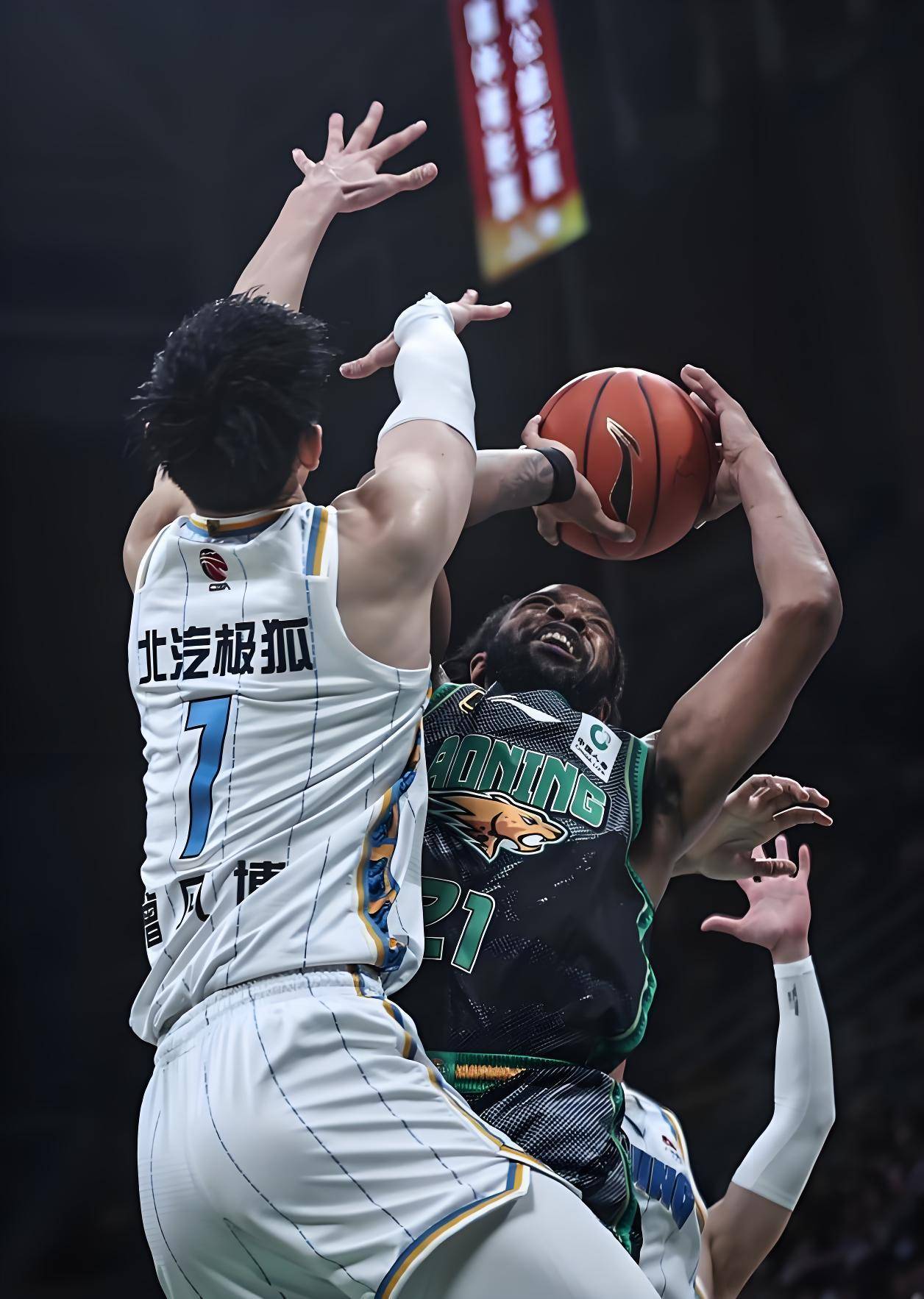 九游娱乐中心-今晨突围战来临,深圳男篮围绕CBA常规赛战术微调,话题不断,控场能力受关注的简单介绍